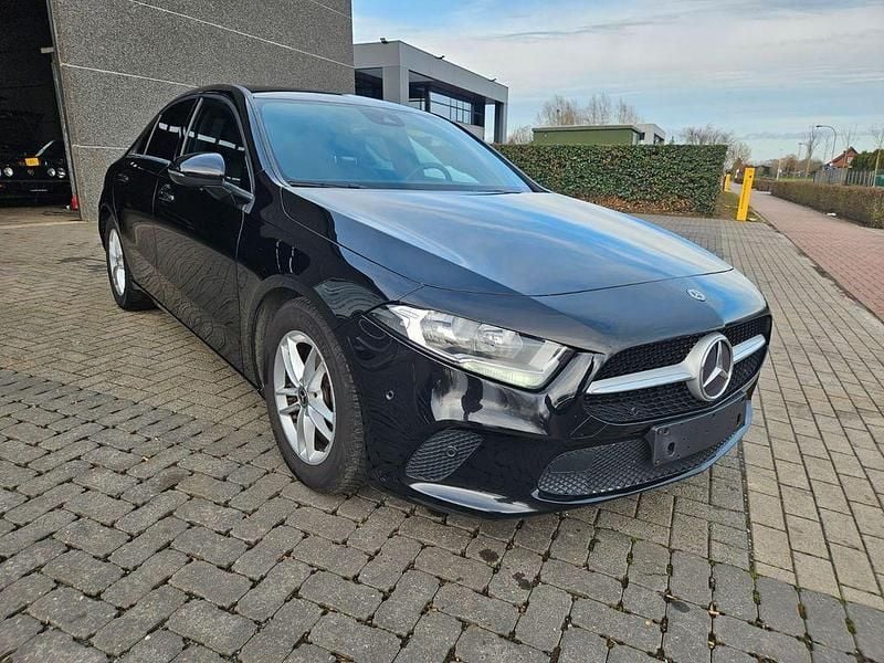Schwarz Gebraucht 2019 Mercedes A180 Limousine | 13.068 € (Guter Preis) - Bild 1/4