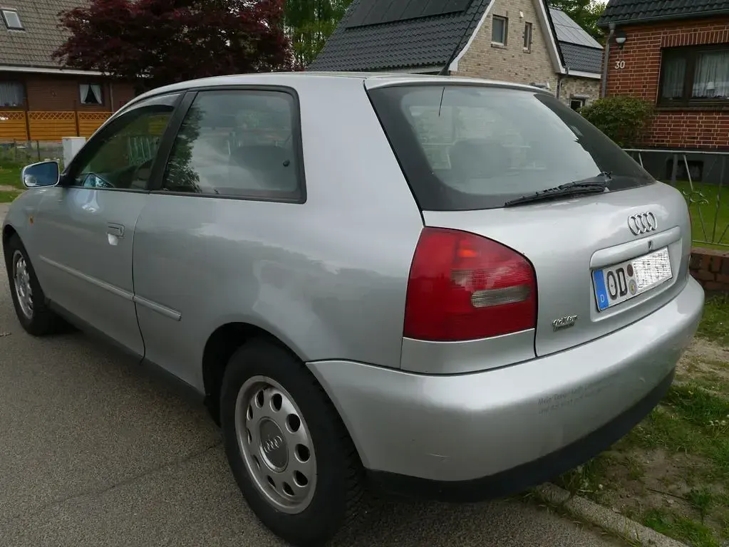 Second-hand Audi A3 125 CP (91 kW) 1996 Argintiu Hatchback