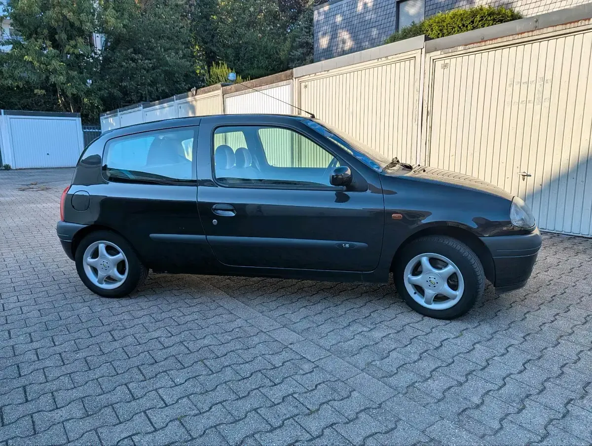 Gebraucht Renault Clio 90 PS (66 kW) 1999 Schwarz Kleinwagen