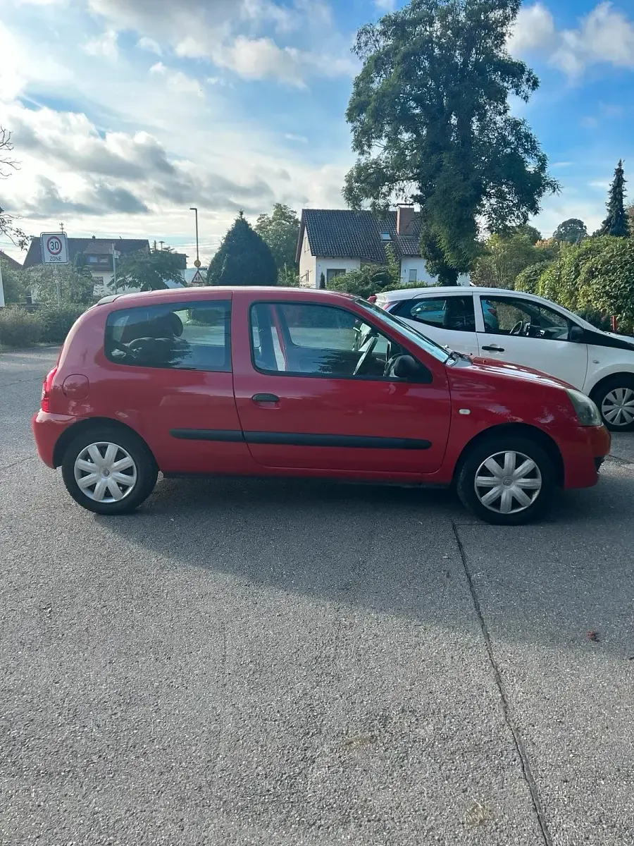 Używany Renault Clio II 58 KM (42 kW) 2006 Czerwony Hatchback