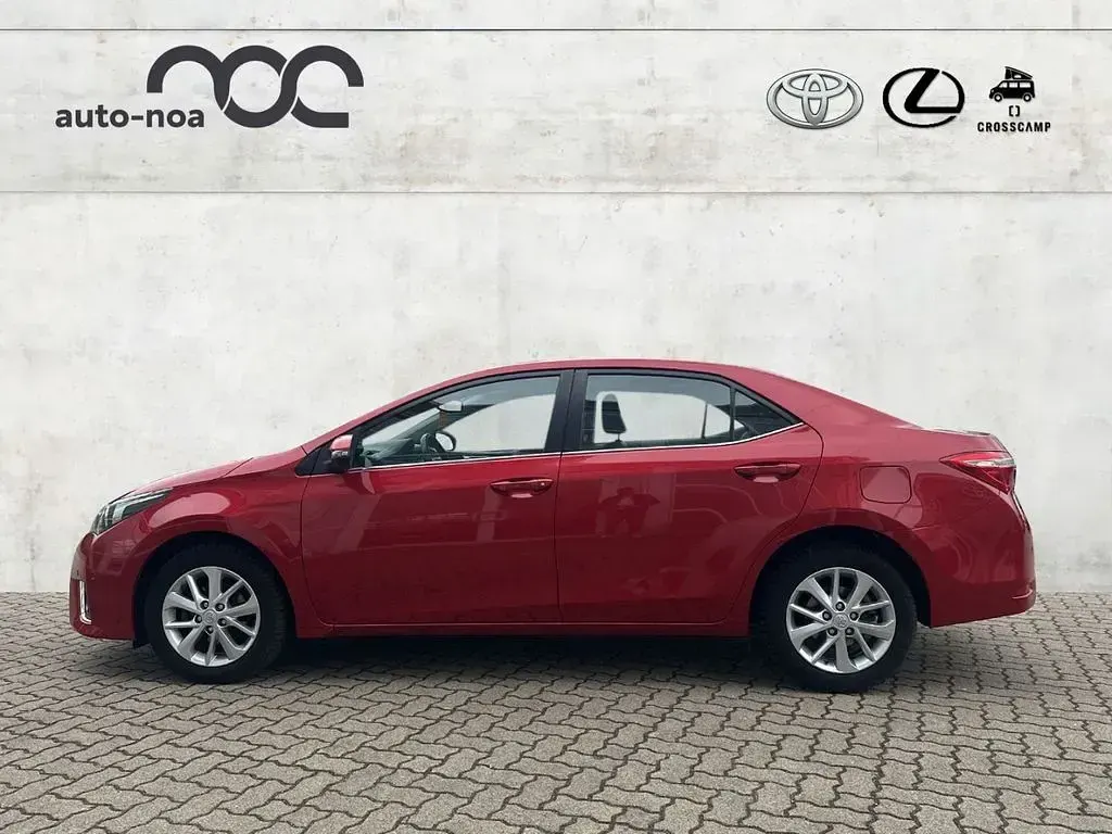 Occasion Toyota Corolla Executive 132 ch (97 kW) 2015 Rouge Berline