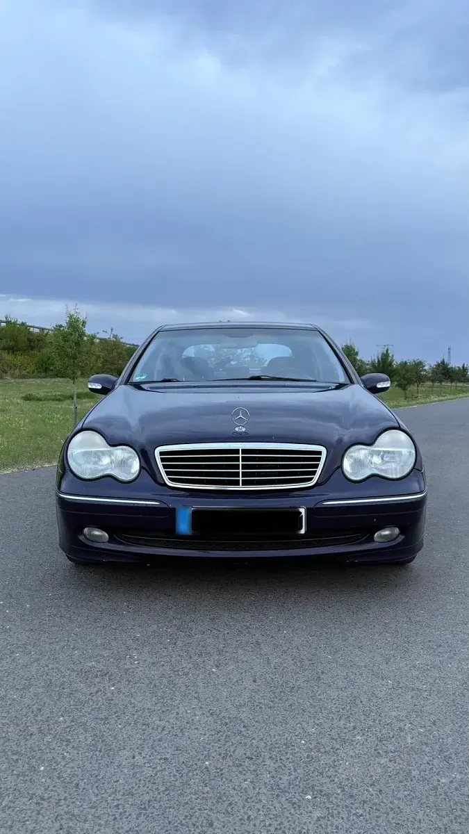 Gebraucht Mercedes C220 143 PS (105 kW) 2003 Andere farben Limousine