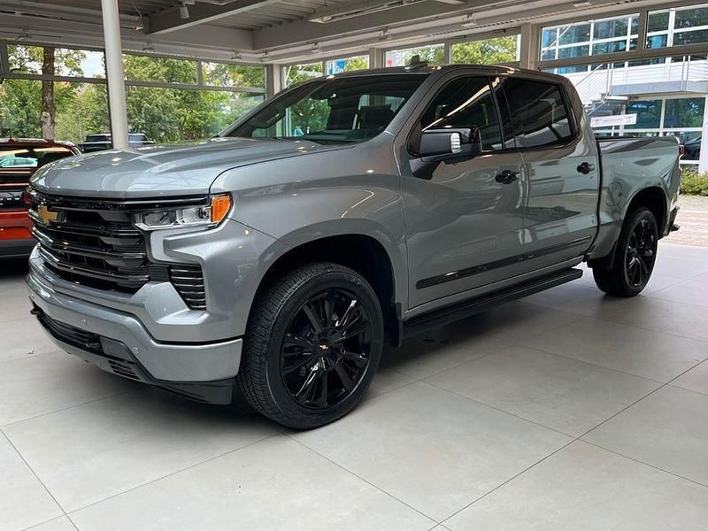 Grau Neu 2025 Chevrolet Silverado SUV | 89.990 € - Bild 1/4