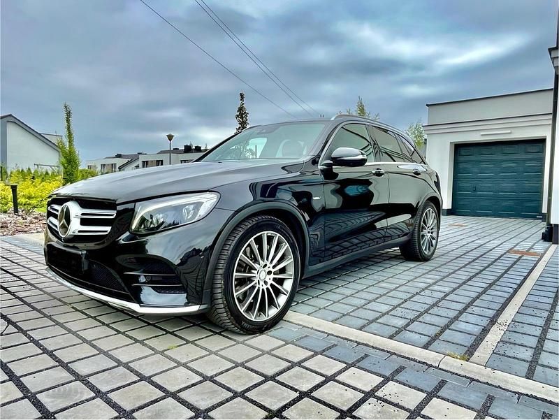 Schwarz Gebraucht 2016 Mercedes GLC250 Edition 1 SUV | 23.500 € - Bild 1/4