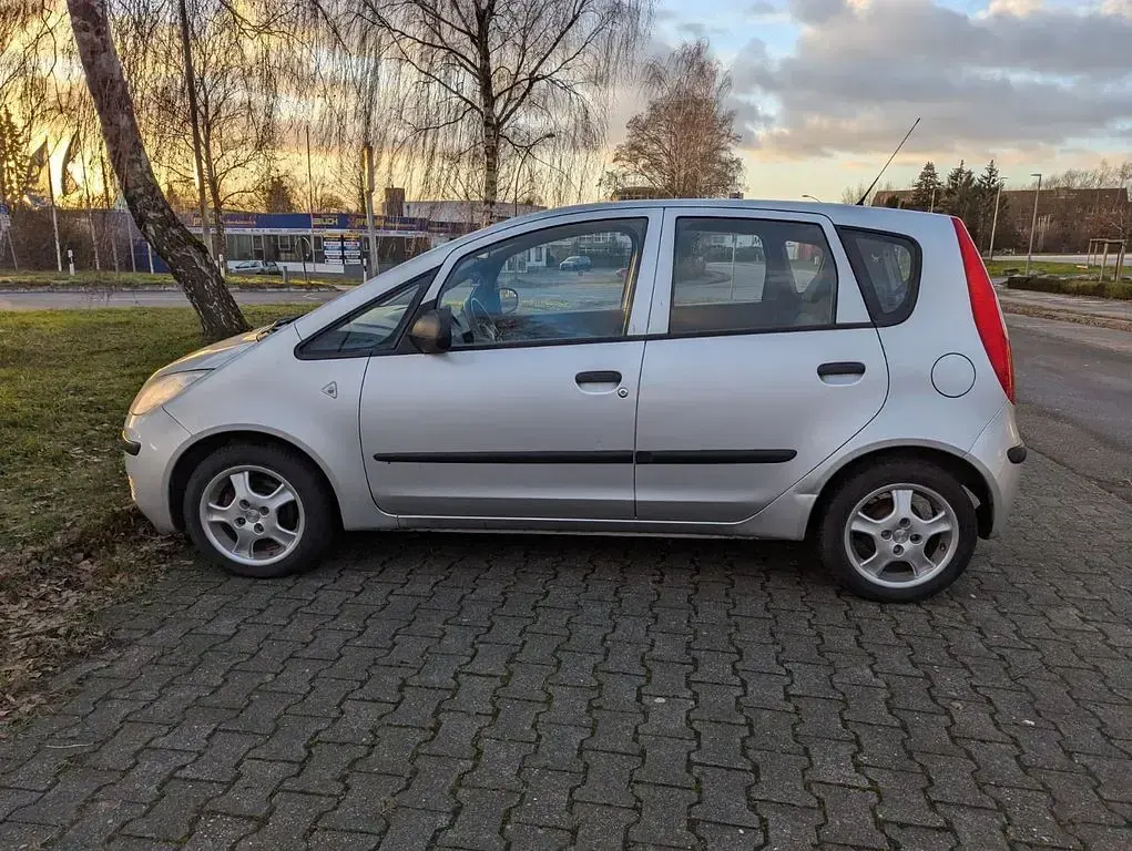 Gebraucht Mitsubishi Colt Invite 95 PS (69 kW) 2006 Grau Limousine