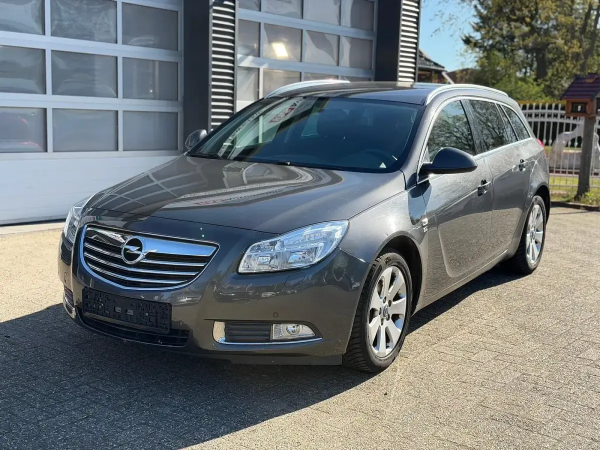 Second-hand Opel Insignia 140 CP (102 kW) 2012 Gri Break