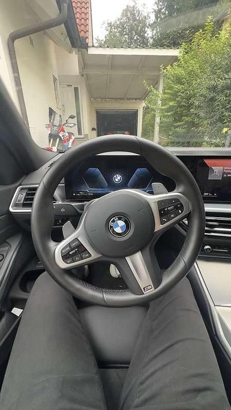 Grau Gebraucht 2024 BMW 318 M Sport Kombi | 38.500 € (Etwas zu teuer) - Bild 1/4