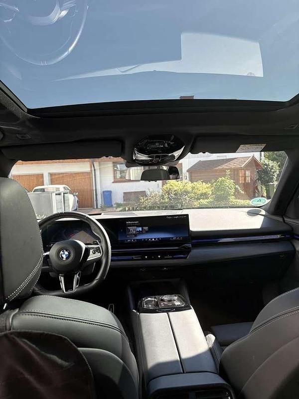 Gebraucht BMW 520 Sport Line 197 PS (144 kW) 2024 Grau Limousine