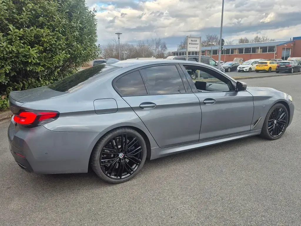 Używany BMW M550 Performance 530 KM (389 kW) 2020 Niebieski Sedan/Limuzyna