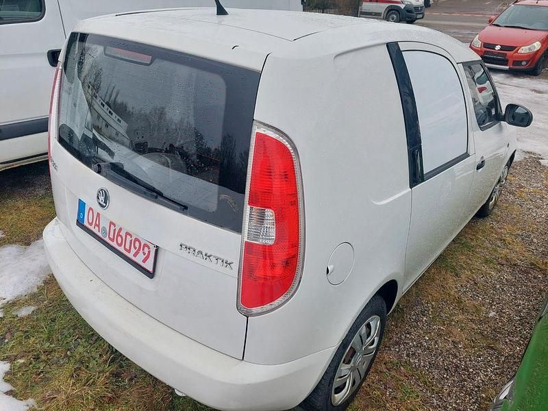 Gebraucht Skoda Roomster 86 PS (63 kW) 2013 Weiß Van / Kleinbus