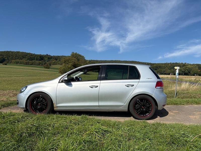 Silber Gebraucht 2010 VW Golf VI Team Limousine | 2.800 € (Superpreis) - Bild 1/4