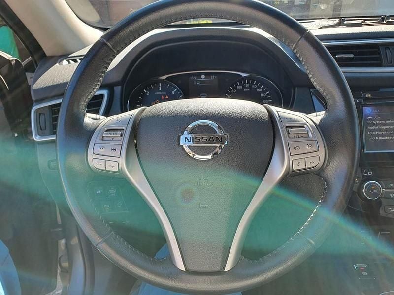 Grau Gebraucht 2017 Nissan X-Trail N-Connecta SUV | 13.500 € (Guter Preis) - Bild 1/4