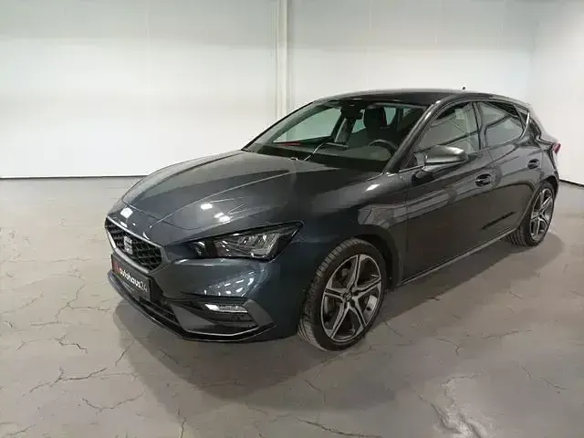 Używany Seat Leon FR 150 KM (110 kW) 2023 Szary Sedan/Limuzyna