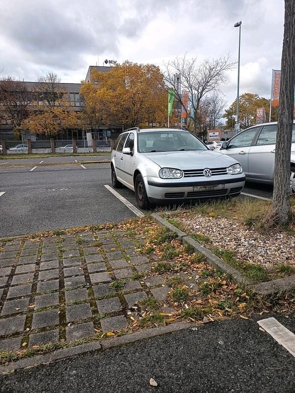 Silber Gebraucht 2002 VW Golf IV Kombi | 399 € (Superpreis) - Bild 1/4