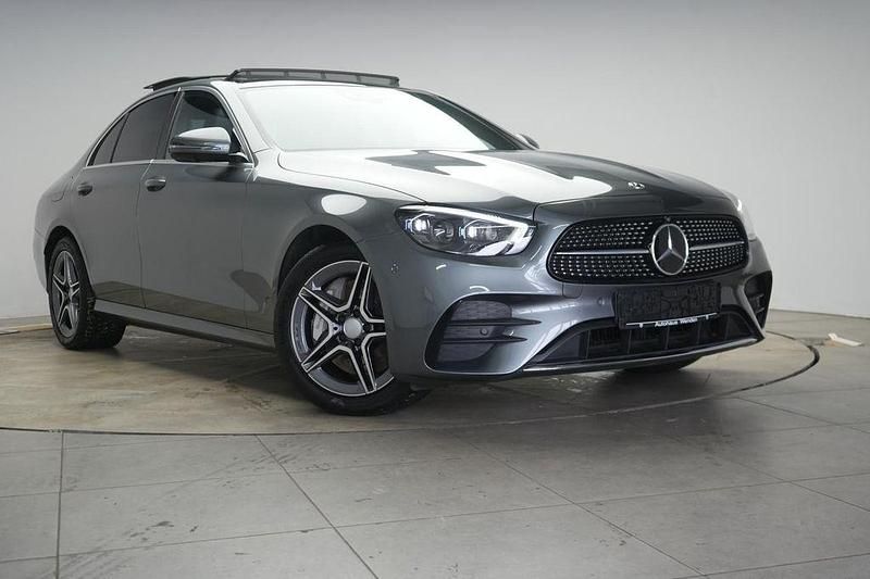 Grau Gebraucht 2023 Mercedes E300 AMG line Limousine | 42.990 € (Superpreis) - Bild 1/4