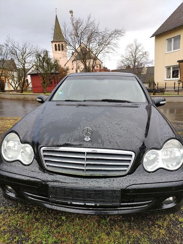 Gebraucht Mercedes C180 143 PS (105 kW) 2007 Schwarz Limousine