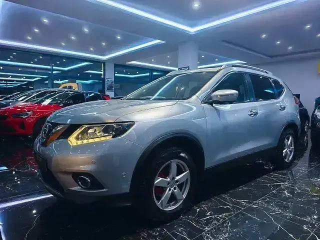 Gebraucht Nissan X-Trail 360º 131 PS (96 kW) 2015 Silber SUV