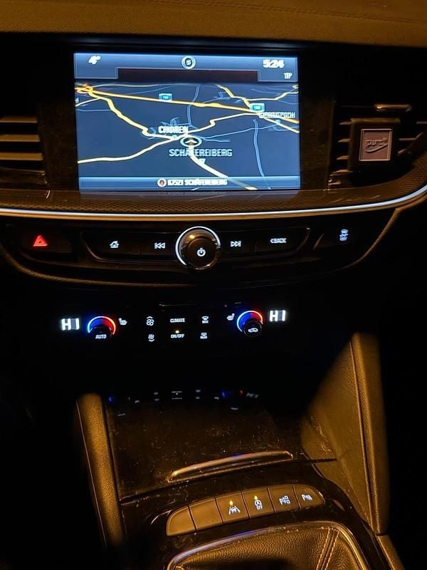 Gebraucht Opel Insignia Dynamic 165 PS (121 kW) 2017 Grün Kombi