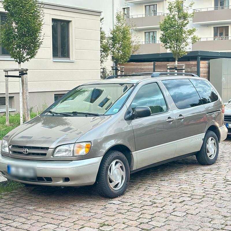 Beige Gebraucht 2002 Toyota Sienna XLE Van / Kleinbus | 2.900 € - Bild 1/4