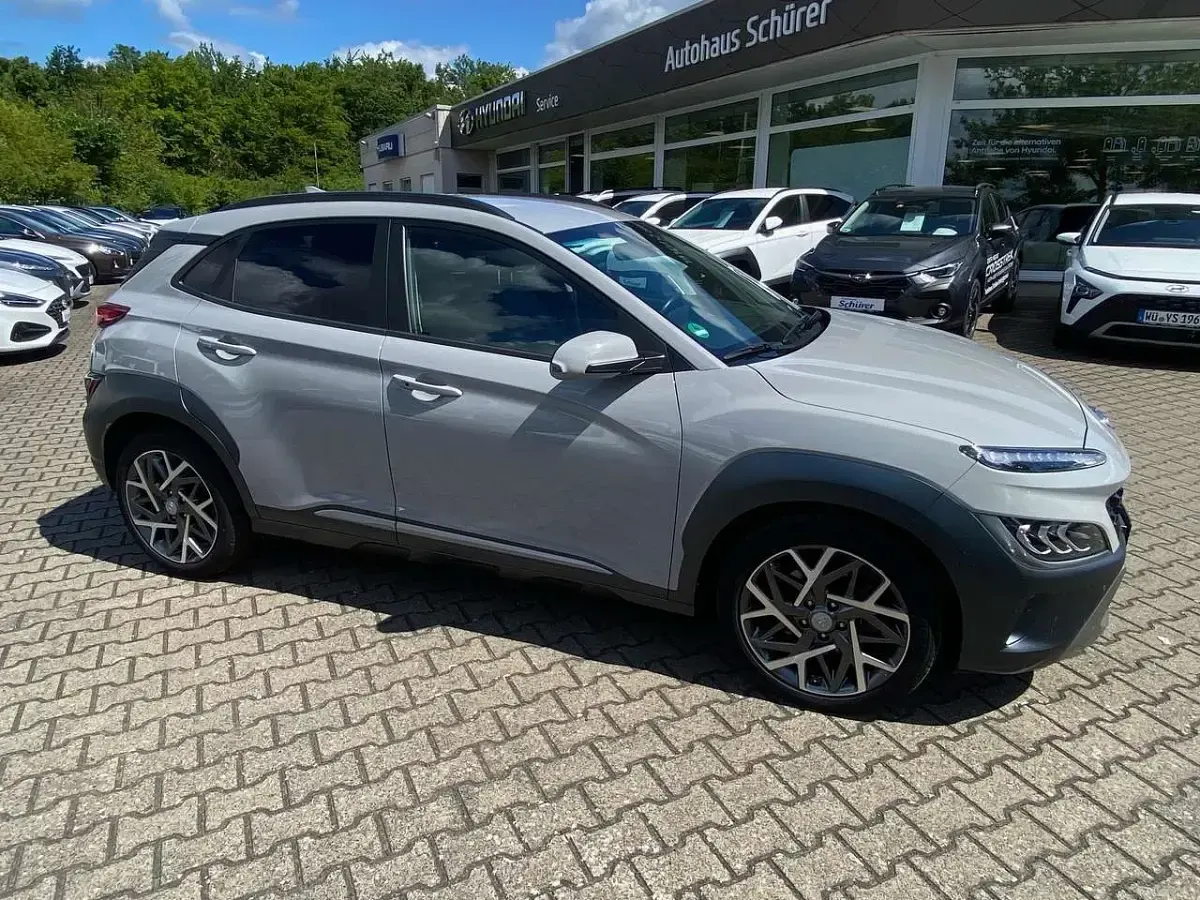 Gebraucht Hyundai Kona Prime 141 PS (103 kW) 2022 Cyber grey / met SUV