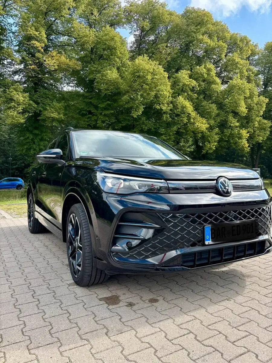 Gebraucht VW Tiguan R-line 193 PS (141 kW) 2024 Schwarz SUV