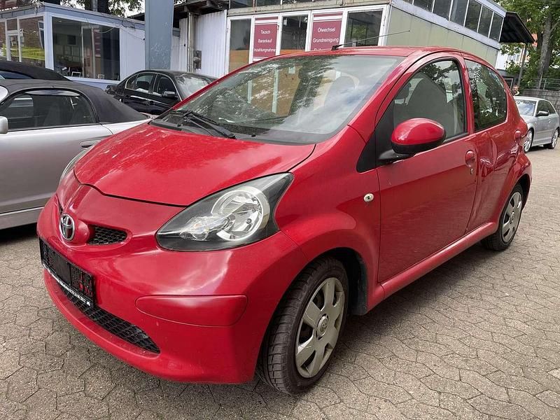 Rot Gebraucht 2006 Toyota Aygo City Kleinwagen | 2.500 € (Fairer Preis) - Bild 1/4