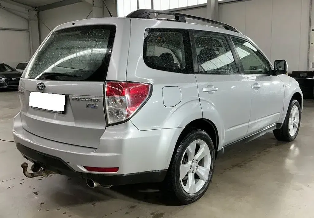 Gebraucht Subaru Forester 147 PS (108 kW) 2011 Silber SUV