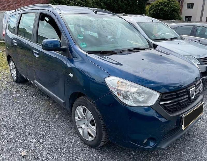 Blau Gebraucht 2017 Dacia Lodgy Lauréate Van / Kleinbus | 6.999 € (Guter Preis) - Bild 1/4