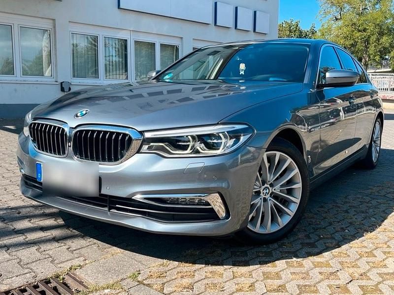 Grau Gebraucht 2017 BMW 540 Luxury Line Limousine | 29.990 € (Fairer Preis) - Bild 1/4