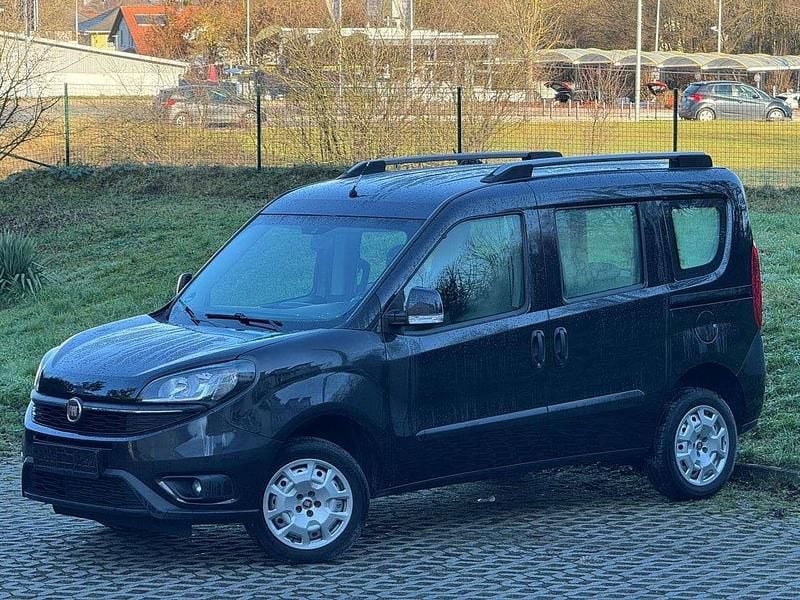 Schwarz Gebraucht 2020 Fiat Doblò Lounge Van / Kleinbus | 11.000 € (Guter Preis) - Bild 1/4