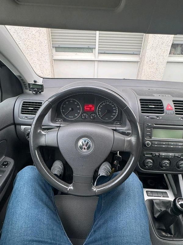 Schwarz Gebraucht 2004 VW Golf V Kleinwagen | 1.000 € (Superpreis) - Bild 1/4
