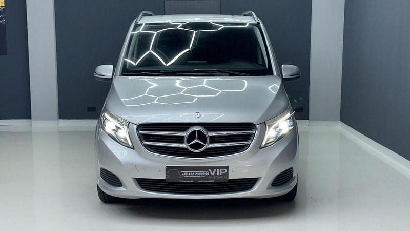 Silber Gebraucht 2017 Mercedes V250 Edition Van / Kleinbus | 22.900 € (Etwas zu teuer) - Bild 1/4