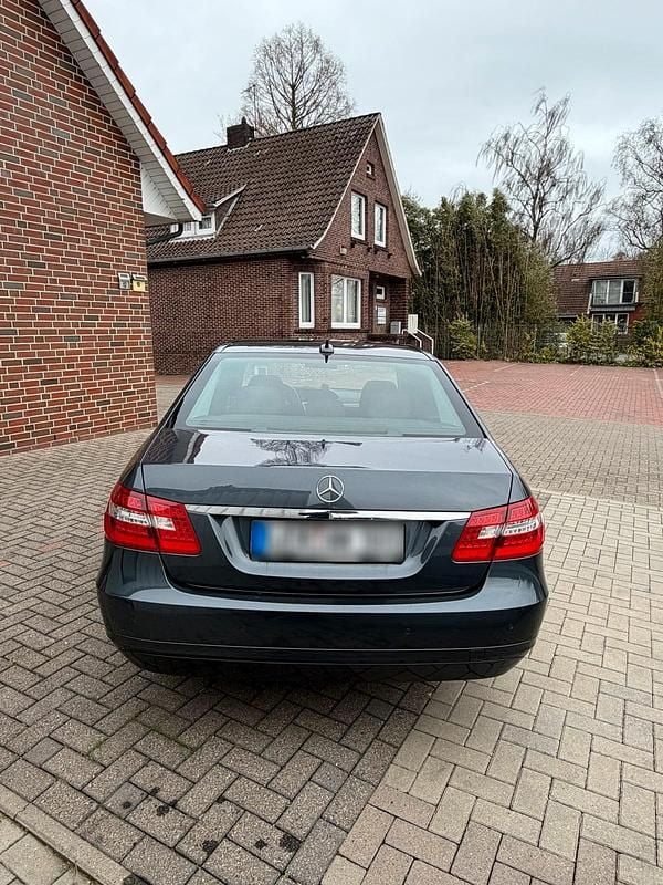 Gebraucht Mercedes E220 170 PS (125 kW) 2012 Grau Limousine