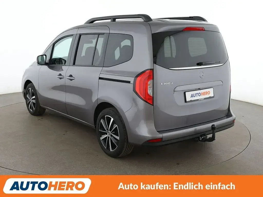 Gebraucht Mercedes T180 Progressive 116 PS (85 kW) 2022 Chromitgrau Van / Kleinbus