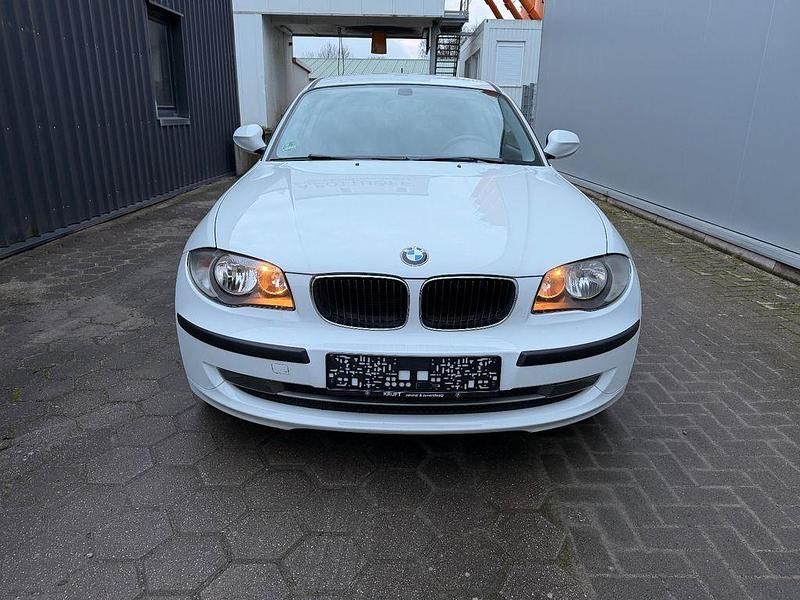Weiß Gebraucht 2010 BMW 116 Kleinwagen | 3.350 € (Fairer Preis) - Bild 1/4