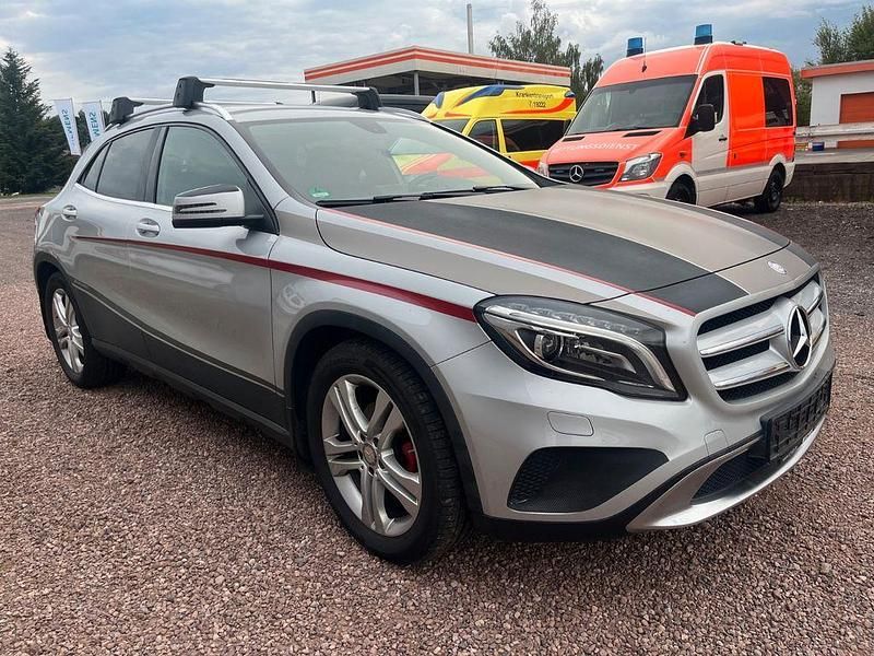 Silber Gebraucht 2014 Mercedes GLA200 SUV | 15.490 € (Fairer Preis) - Bild 1/4