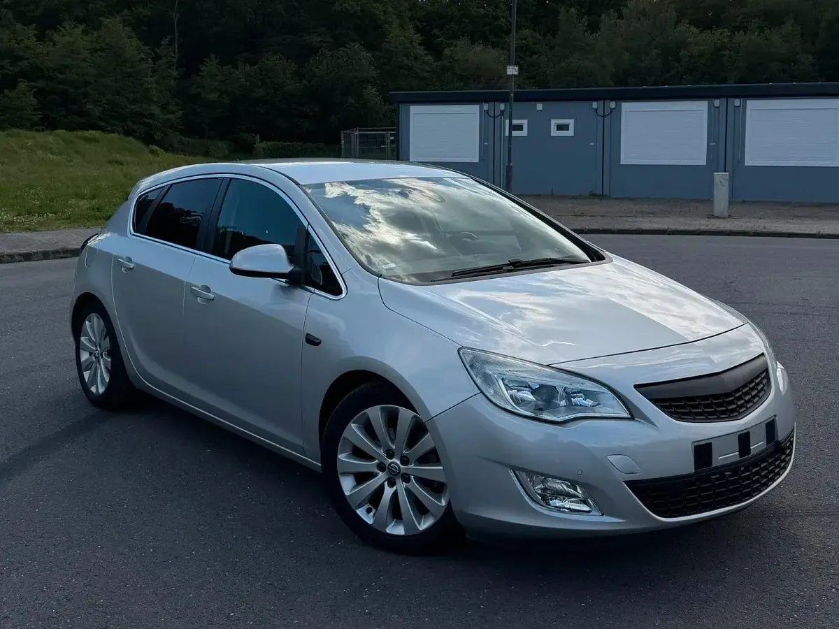 Gebraucht Opel Astra Cosmo 116 PS (85 kW) 2010 Silber Limousine