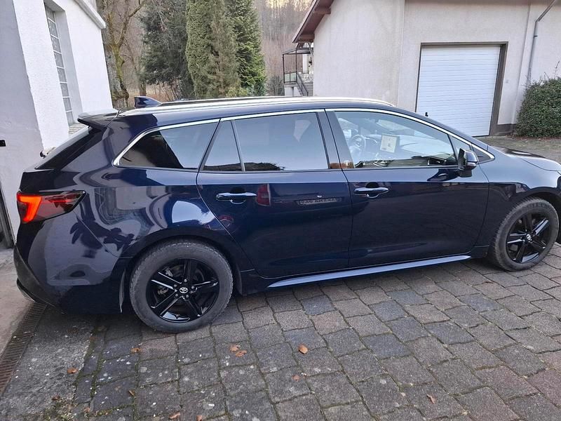Gebraucht Toyota Corolla 196 PS (144 kW) 2023 Blau Kombi
