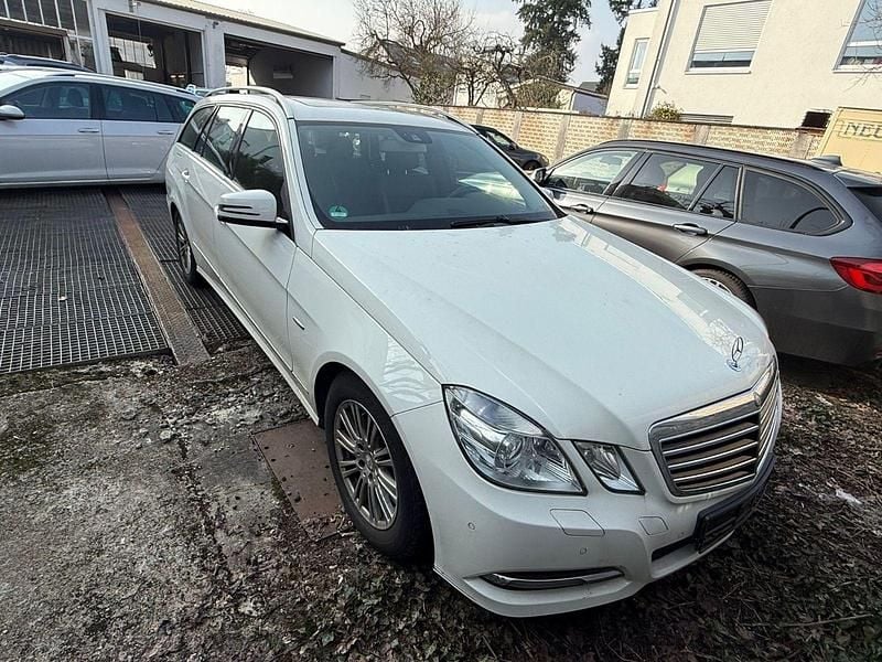 Gebraucht Mercedes E200 184 PS (135 kW) 2011 Weiß Kombi