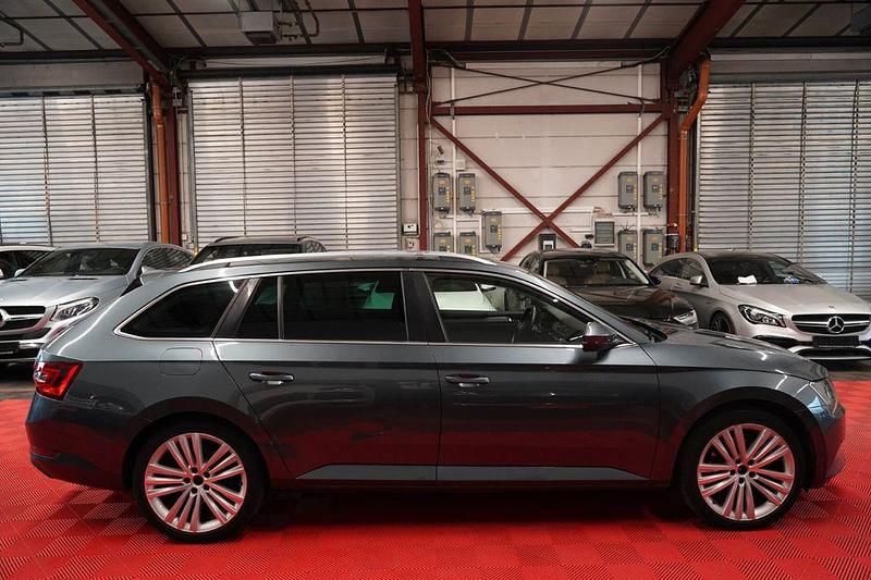 Gebraucht Skoda Superb Style 190 PS (139 kW) 2016 Grau Kombi