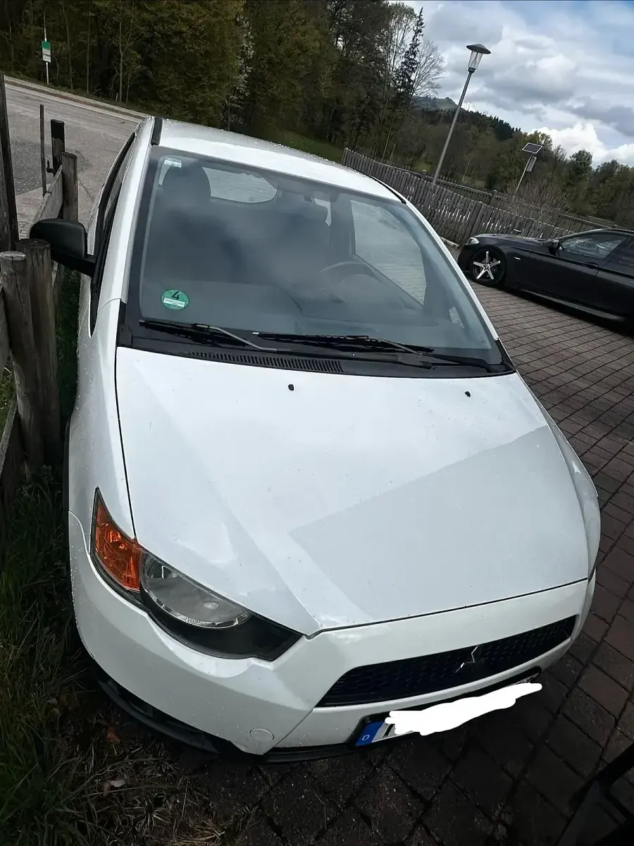 Gebraucht Mitsubishi Colt 75 PS (55 kW) 2010 Weiß Kleinwagen