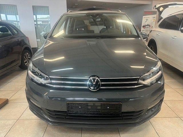 Gebraucht VW Touran Comfortline 150 PS (110 kW) 2024 Grau Van / Kleinbus