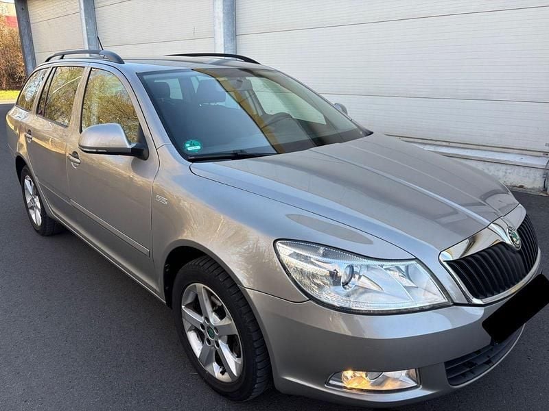 Gebraucht Skoda Octavia Elegance 105 PS (77 kW) 2011 Beige Kombi