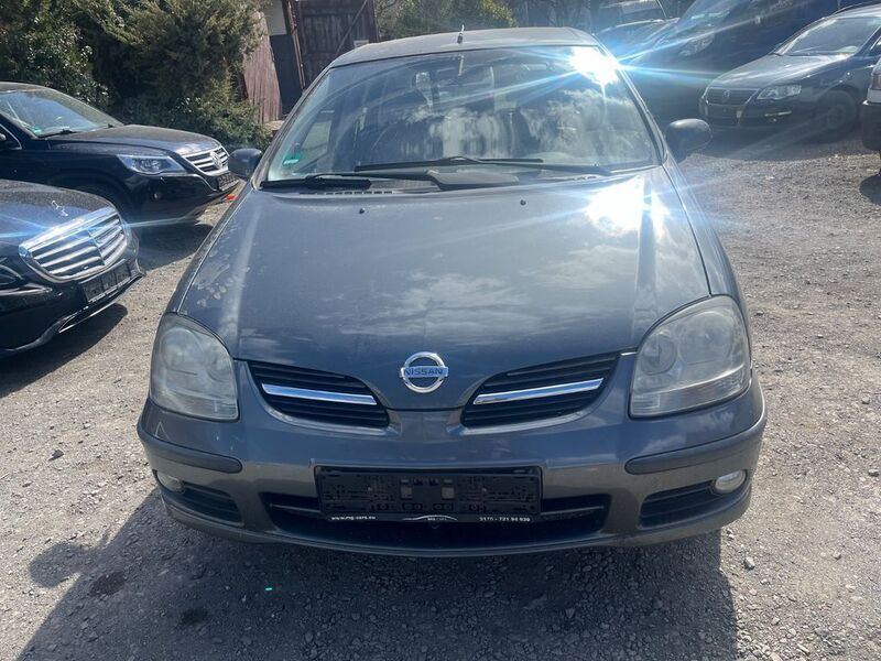 Grau Gebraucht 2004 Nissan Almera Tino Tekna+ Van / Kleinbus | 1.990 € (Teuer) - Bild 1/4