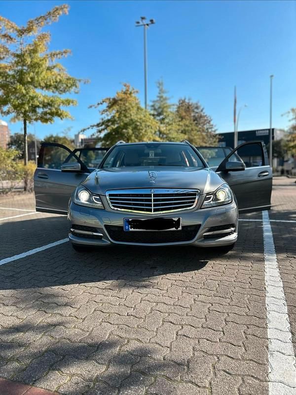 Grau Gebraucht 2012 Mercedes C220 Kombi | 8.100 € (Guter Preis) - Bild 1/4