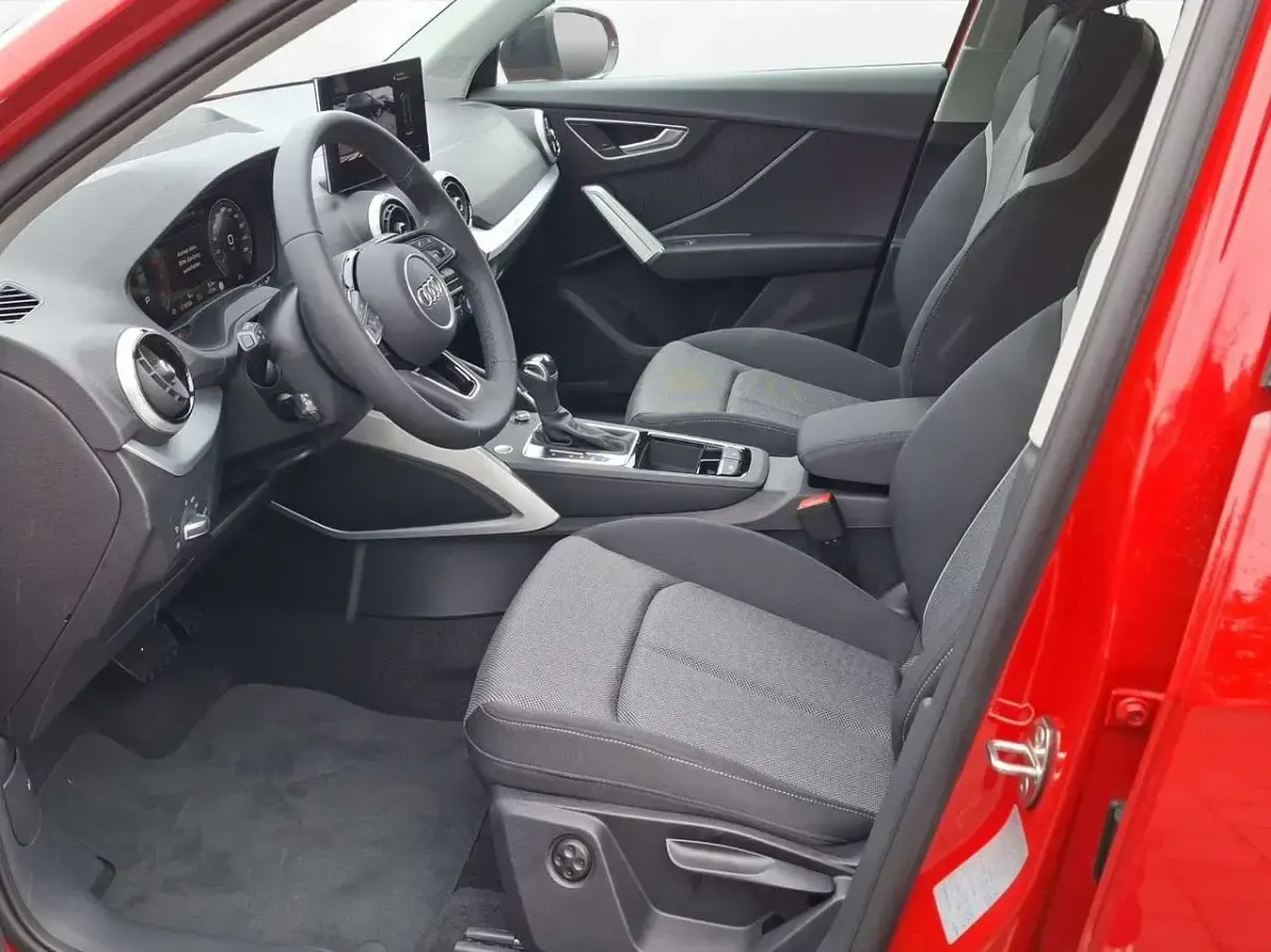 Neu Audi Q2 S-Line 150 PS (110 kW) 2025 Progressivrot metallic SUV