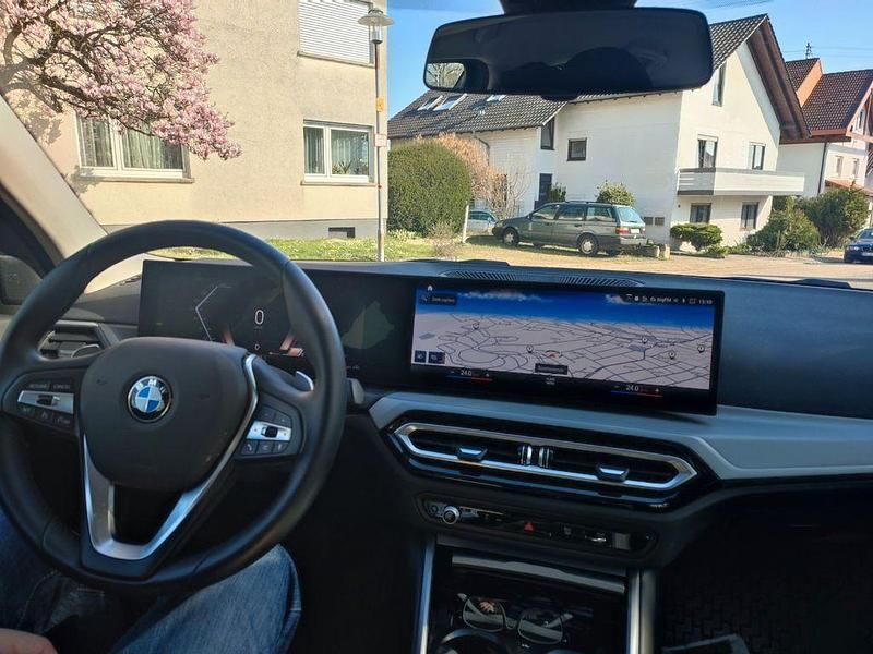 Gebraucht BMW 318 156 PS (114 kW) 2024 Silber Limousine