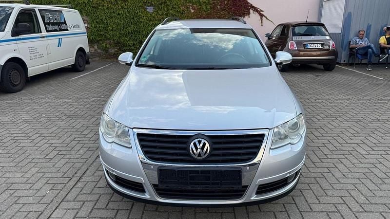 Silber Gebraucht 2010 VW Passat Kombi | 2.990 € (Guter Preis) - Bild 1/4