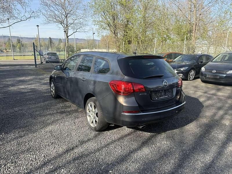 Gebraucht Opel Astra 140 PS (102 kW) 2013 Plat.anthr./rogrey/0j:silbergr Kombi