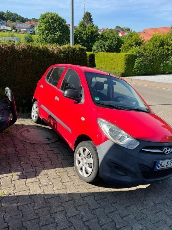 Rot Gebraucht 2011 Hyundai i10 Classic Kleinwagen | 1.800 € (Superpreis) - Bild 1/3